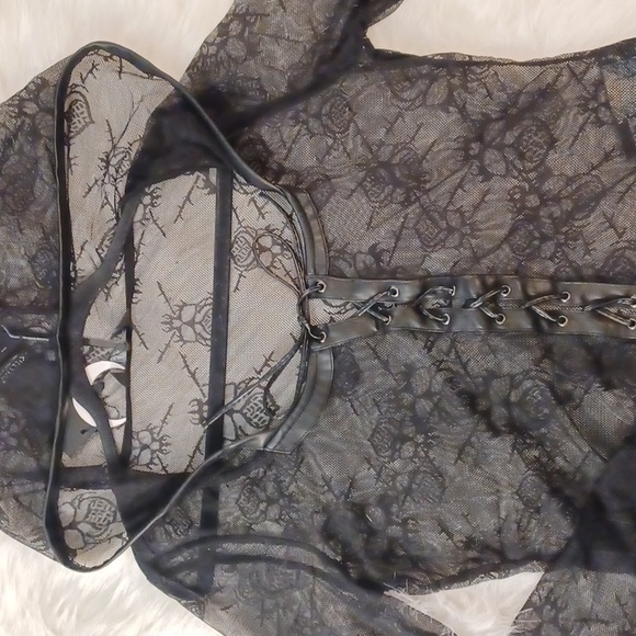 KILLSTAR XXL BLACK LACE MISS GUIDANCE TOP LONG-SLEEVED LACE UP FRONT BIG HOOD - Picture 11 of 12